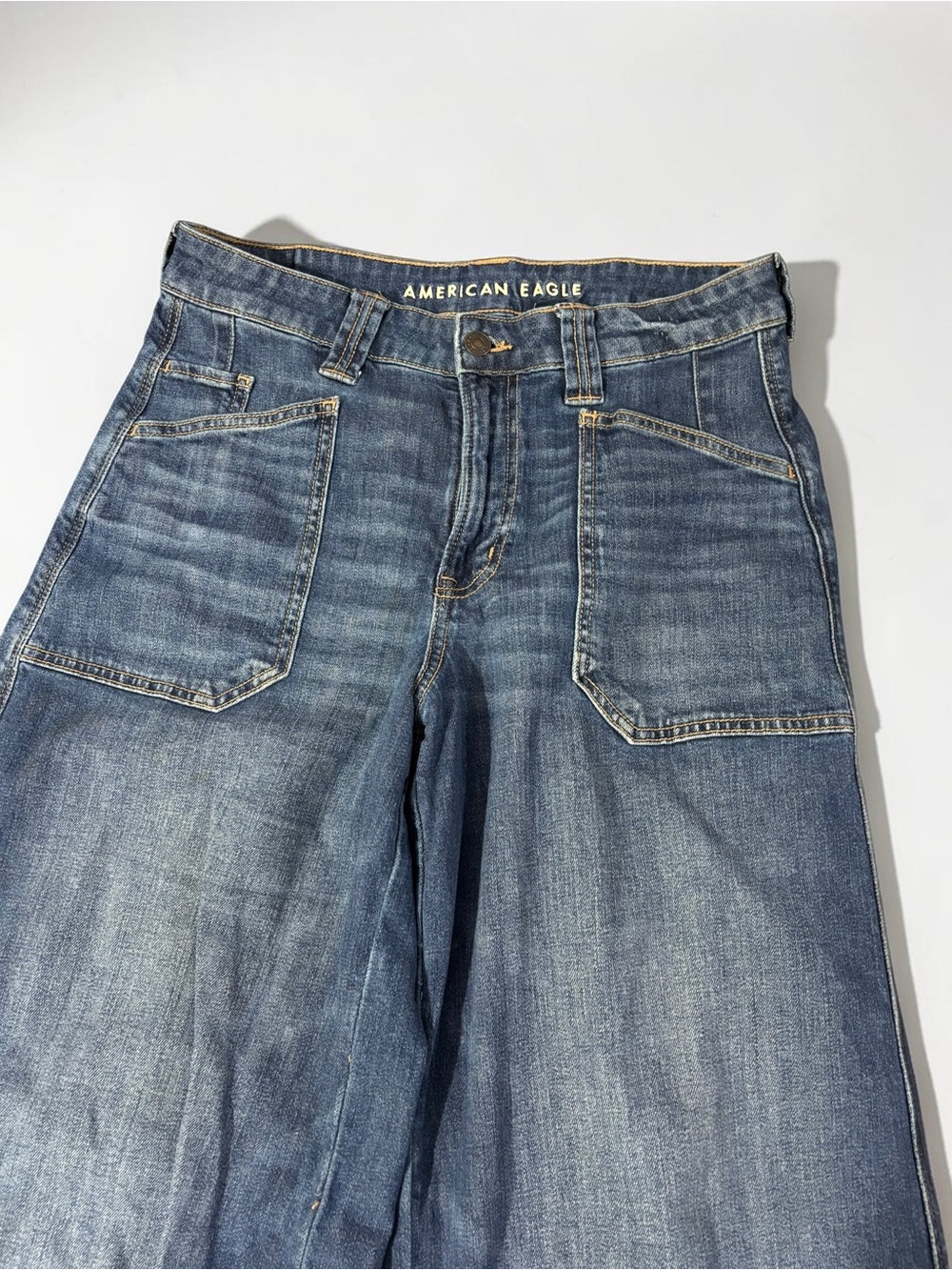 American Eagle Super High-Waisted Ultra Wide Leg Jeans Slouchy Denim Size 6 - Picture 4 of 9